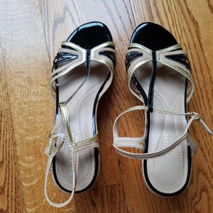 Naturalizer Black and Gold Wedge TStrap Sandals 8W